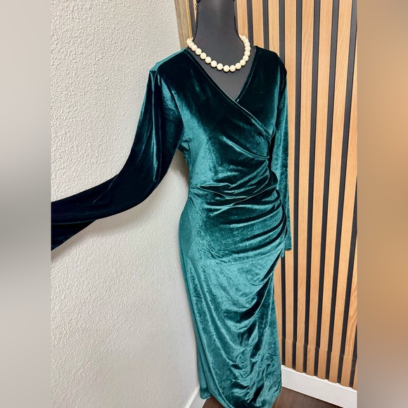 Elegant Emerald Green Velvet Wrap Dress - Picture 2 of 5